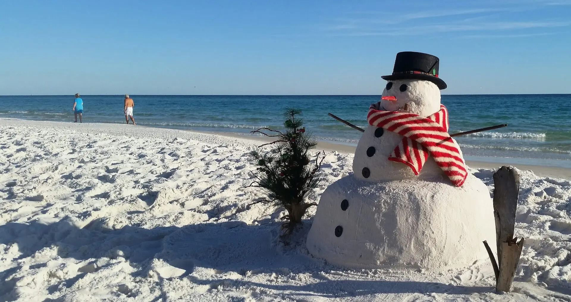 A festive "snowman" on the beach